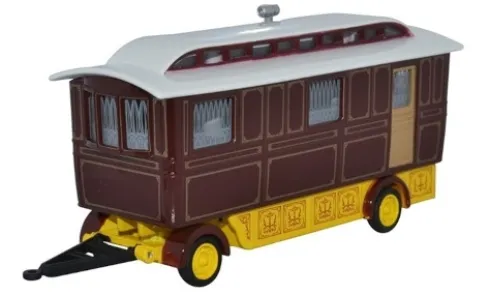 Anhänger Showmans Caravan, dunkelrot/gelb, 1:76, Oxford