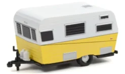 Anhänger Travel Trailer, weiss/hellgelb, 1959, 1:64, Greenlight