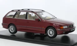 BMW 5er (E39) Touring, dunkelrot, 1:18, Triple 9 Collection
