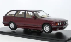 BMW 5er Touring (E34), rot, 1996, 1:18, Triple 9 Collection