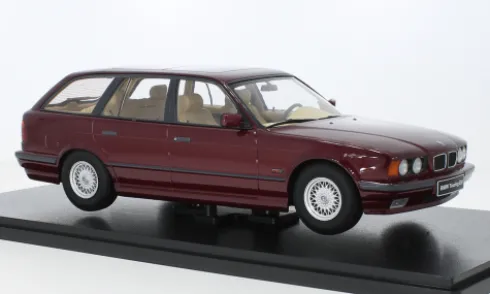 BMW 5er Touring (E34), rot, 1996, 1:18, Triple 9 Collection