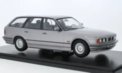 BMW 5er Touring (E34), silber, 1996, 1:18, Triple 9 Collection