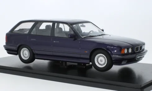 BMW 5er Touring (E34), violett, 1996, 1:18, Triple 9 Collection