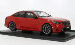 BMW M5 (G90), rot, 2025, 1:18, Solido