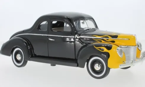 Ford Deluxe, schwarz/Dekor, 1940, 1:18, Motormax