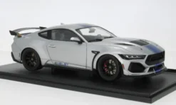 Ford Shelby Mustang Super Snake, hellgrau/blau, 1:18, Solido