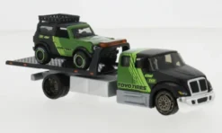 International Durastar Flatbed, schwarz/grün, 2021, 1:64, Maisto
