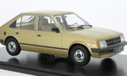 Opel Kadett D, dunkelbeige, 1:18, Triple 9 Collection