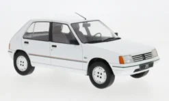 Peugeot 205, weiss, 1984, 1:18, MCG