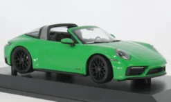 Porsche 911 (992) Targa 4 GTS, grün, 2021, 1:18, Minichamps