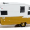 Shasta Airflyte, weiss/dunkelgelb, 1:64, Greenlight