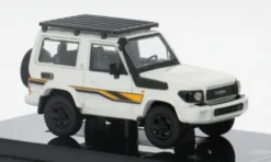 Toyota Land Cruiser 71, weiss/Dekor, 2022, 1:64, Para64