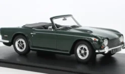 Triumph TR5 P.I., dunkelgrün, 1967, 1:18, Cult Scale Models