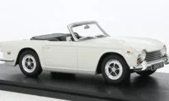 Triumph TR5 P.I., weiss, 1967, 1:18, Cult Scale Models