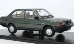 Volvo 340, grün, 1987, 1:18, Triple 9 Collection