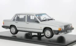 Volvo 760, silber, 1995, 1:18, Triple 9 Collection