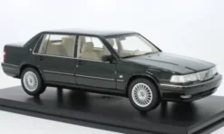 Volvo S90 Royal, dunkelgrün, 1998, 1:18, DNA Collectibles