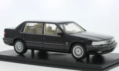Volvo S90 Royal, violett, 1998, 1:18, DNA Collectibles